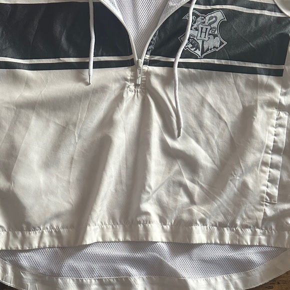Harry Potter White & Black Hogwarts Pullover Hoodie - Picture 6 of 7